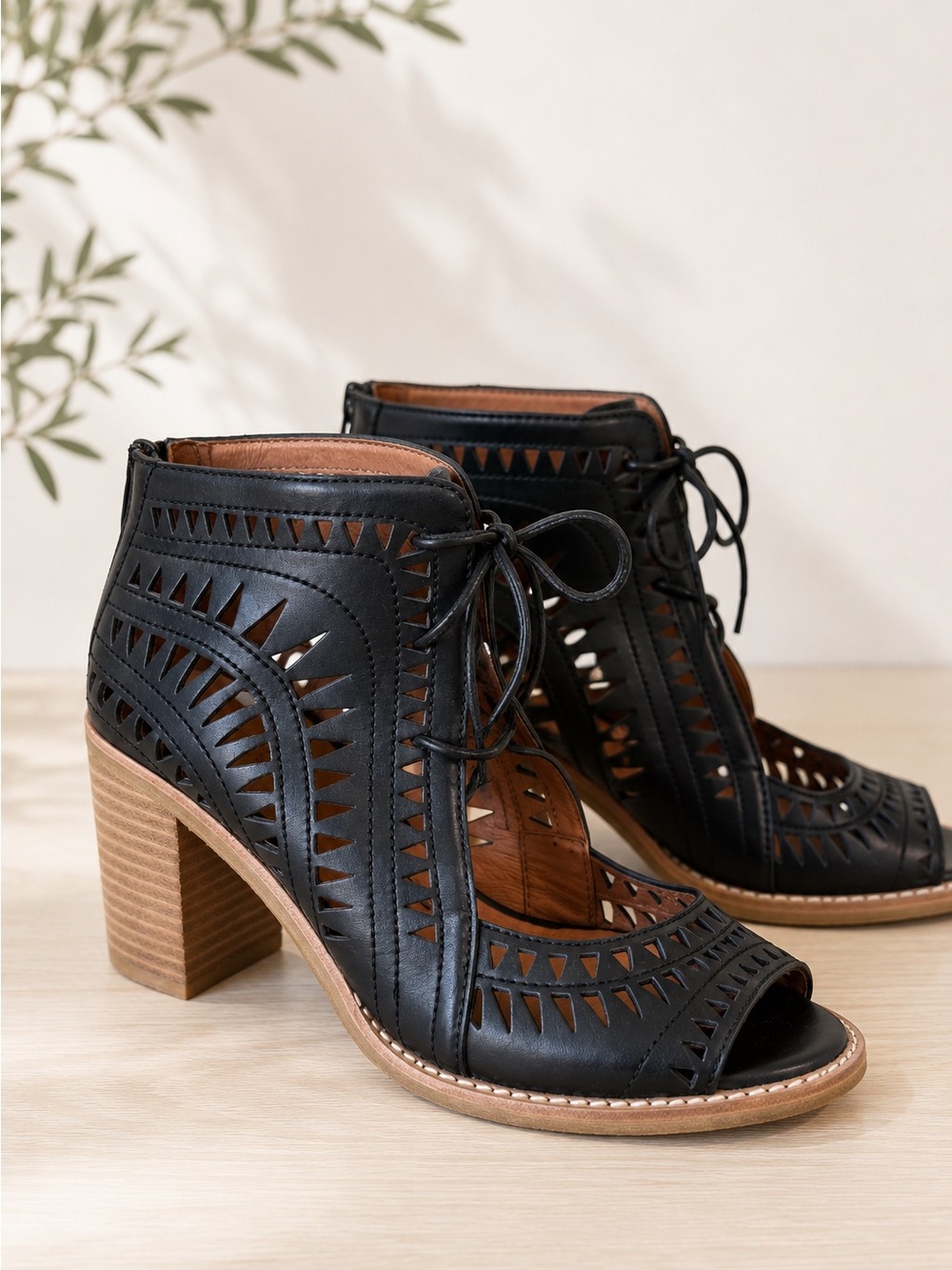 Jeffrey Campbell Cordillo Black Leather Cutout Lace-Up Peep Toe Heels Size 9